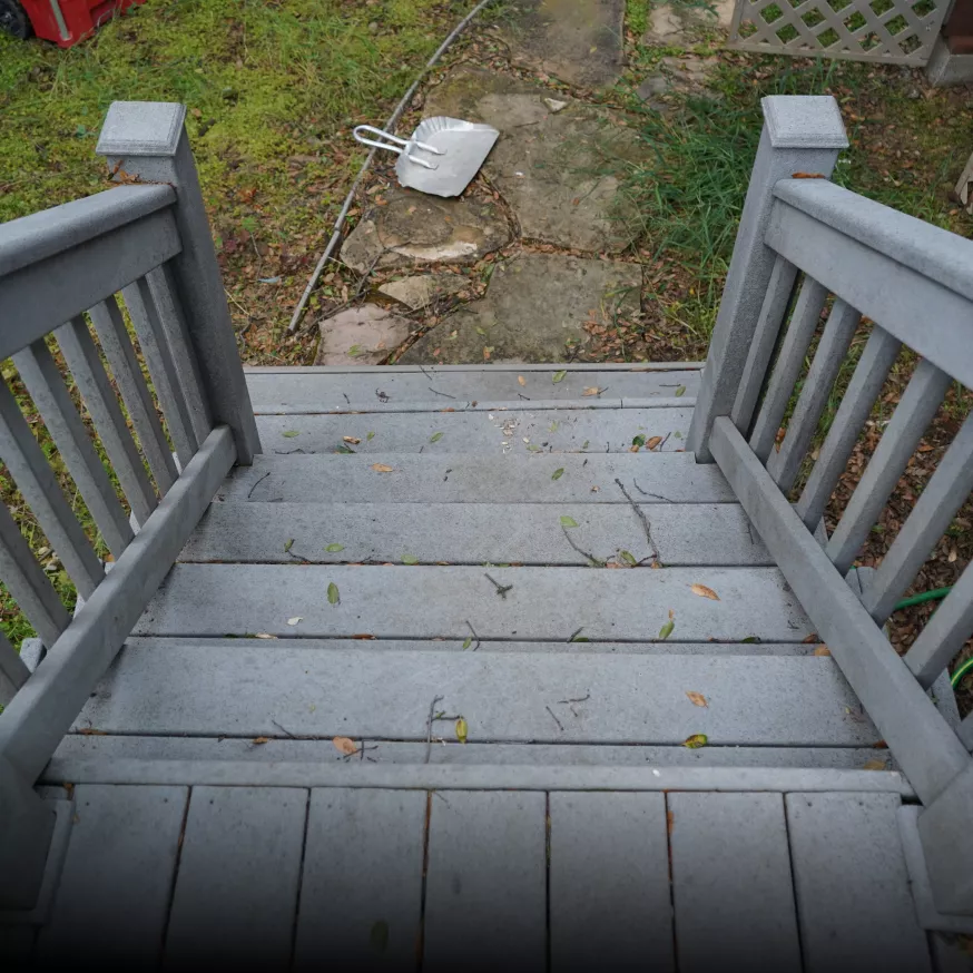 Existing 20-year-old Trex deck before replacement