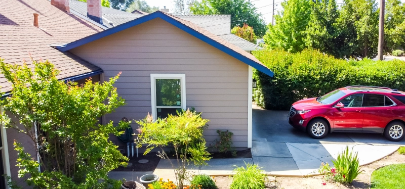 Planned community homes in Roseville with updated siding and HOA exterior standards