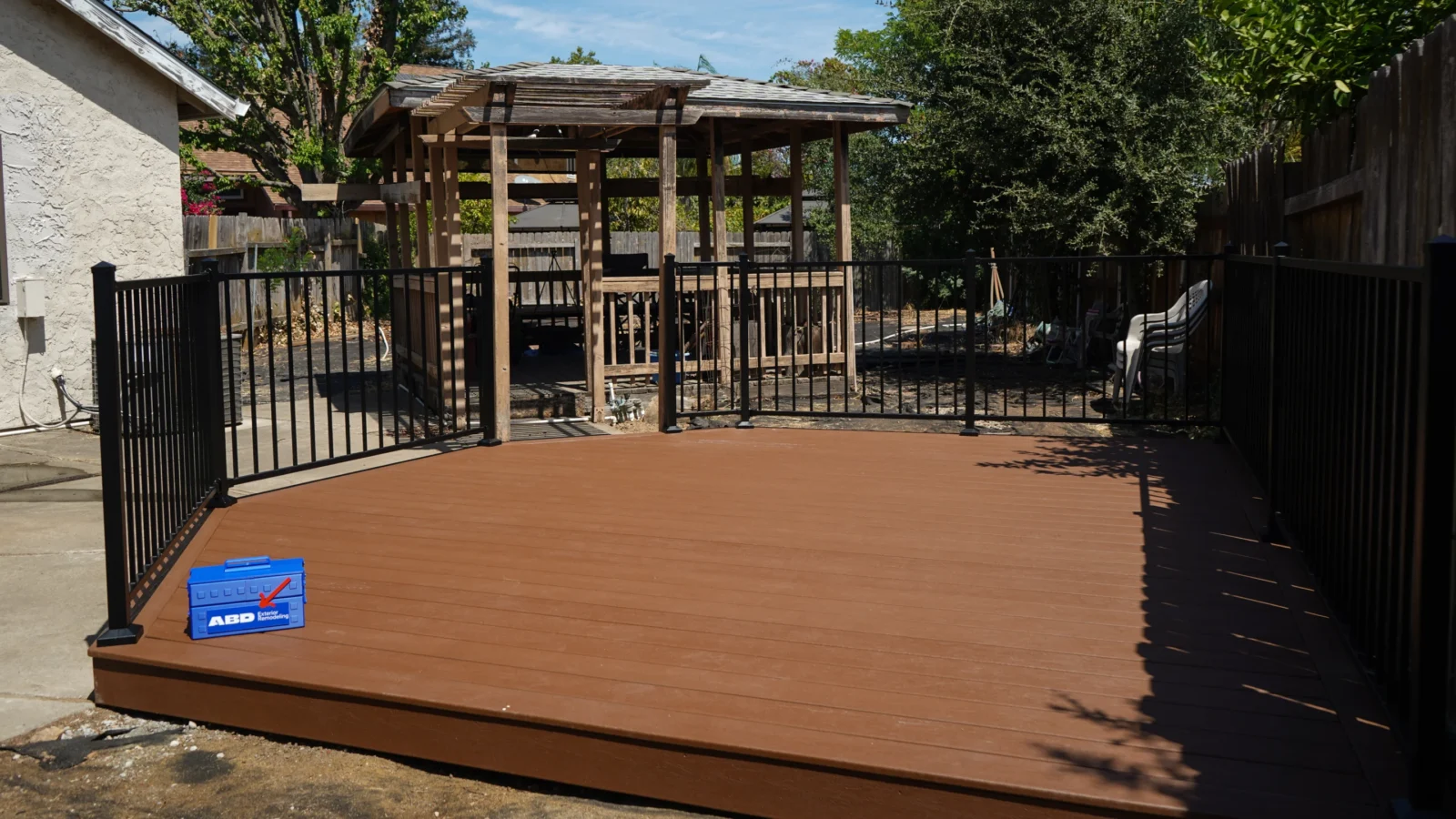 New Trex composite deck with metal railing in a Sacramento backyard.