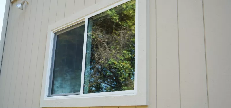 Slider window with panels gliding horizontally